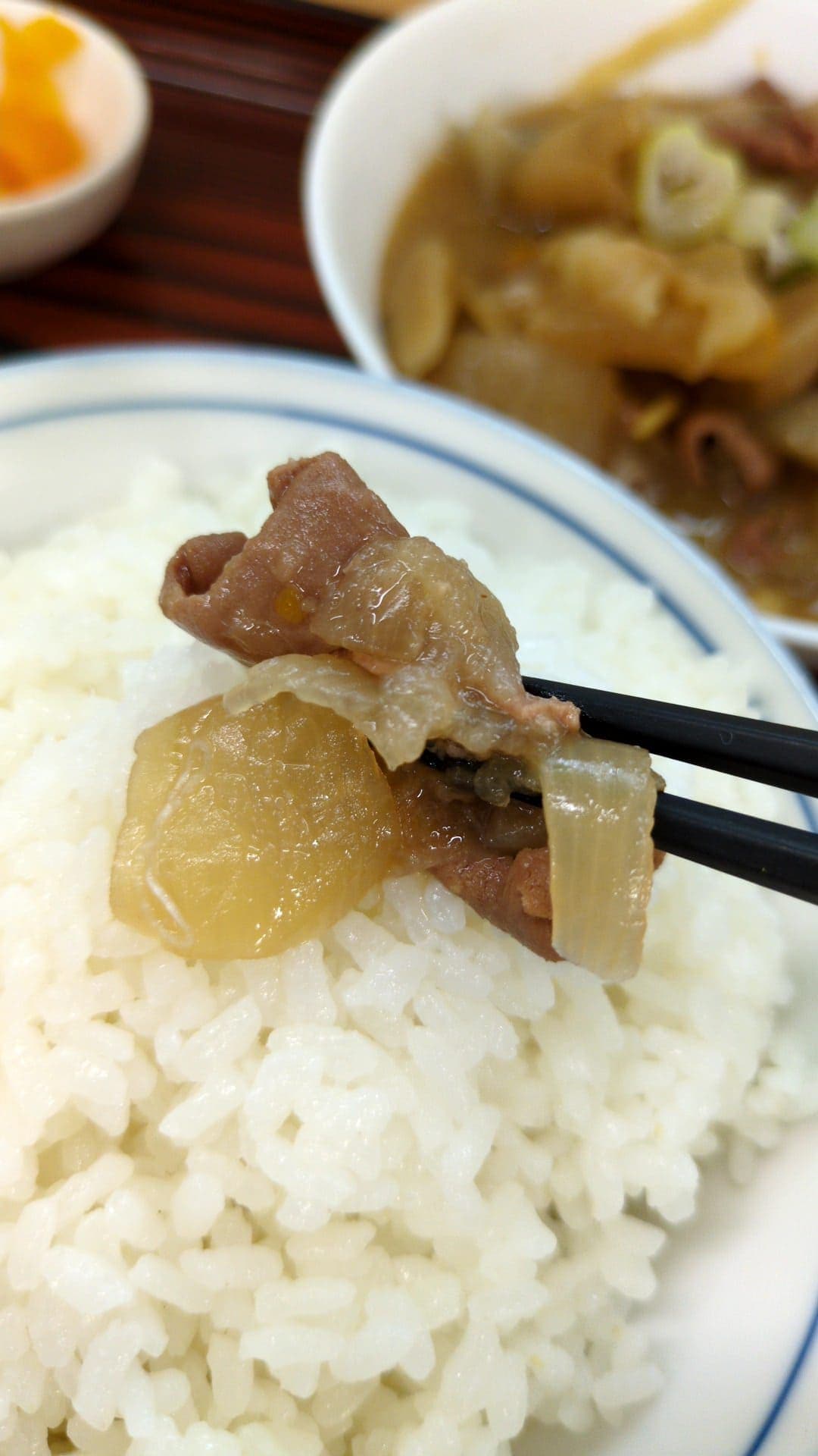 谷田部東パーキングエリア下り もつ煮込定食　食べる２