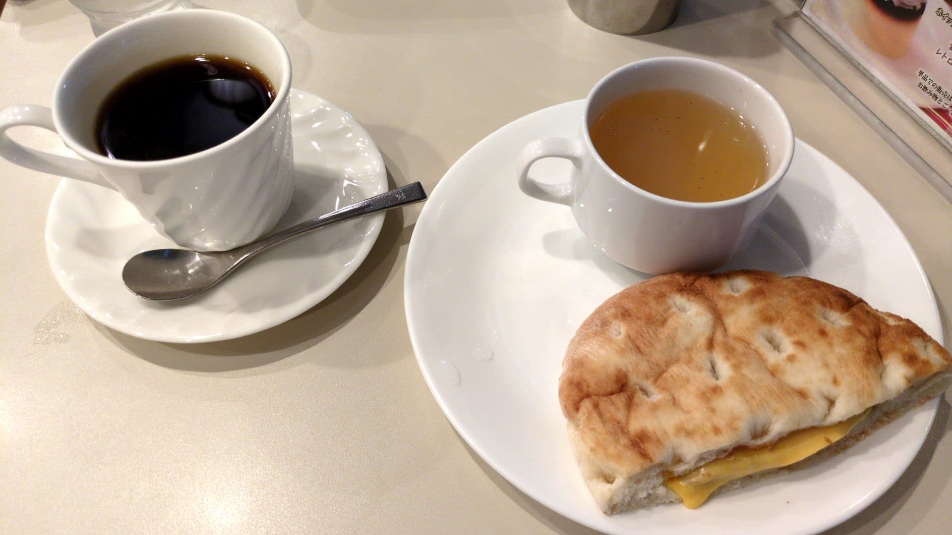 銀座ルノアール　チーズハンバーグフォカッチャ