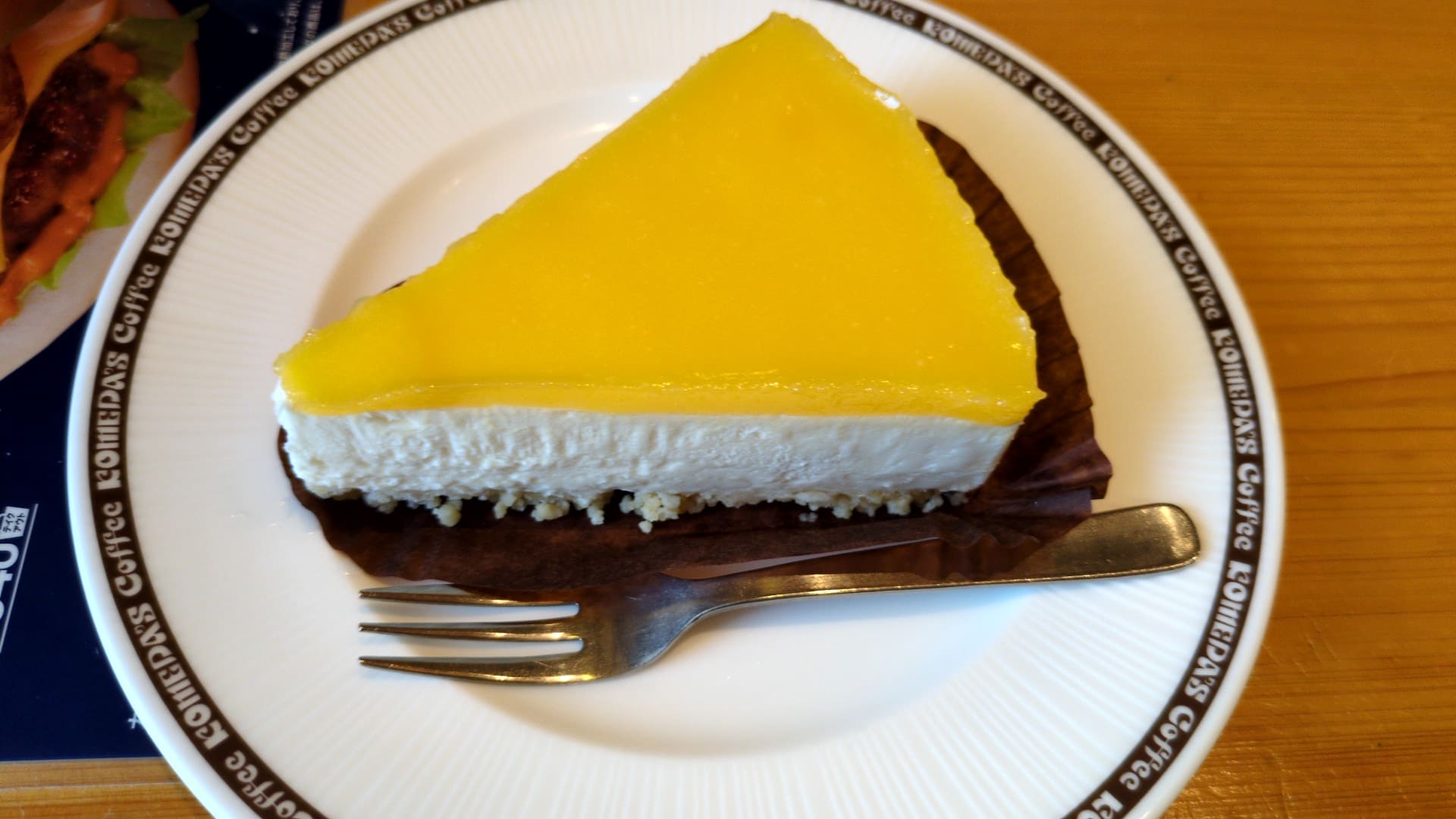 コメダ珈琲店　瀬戸内レモンチーズケーキセット　食べる前