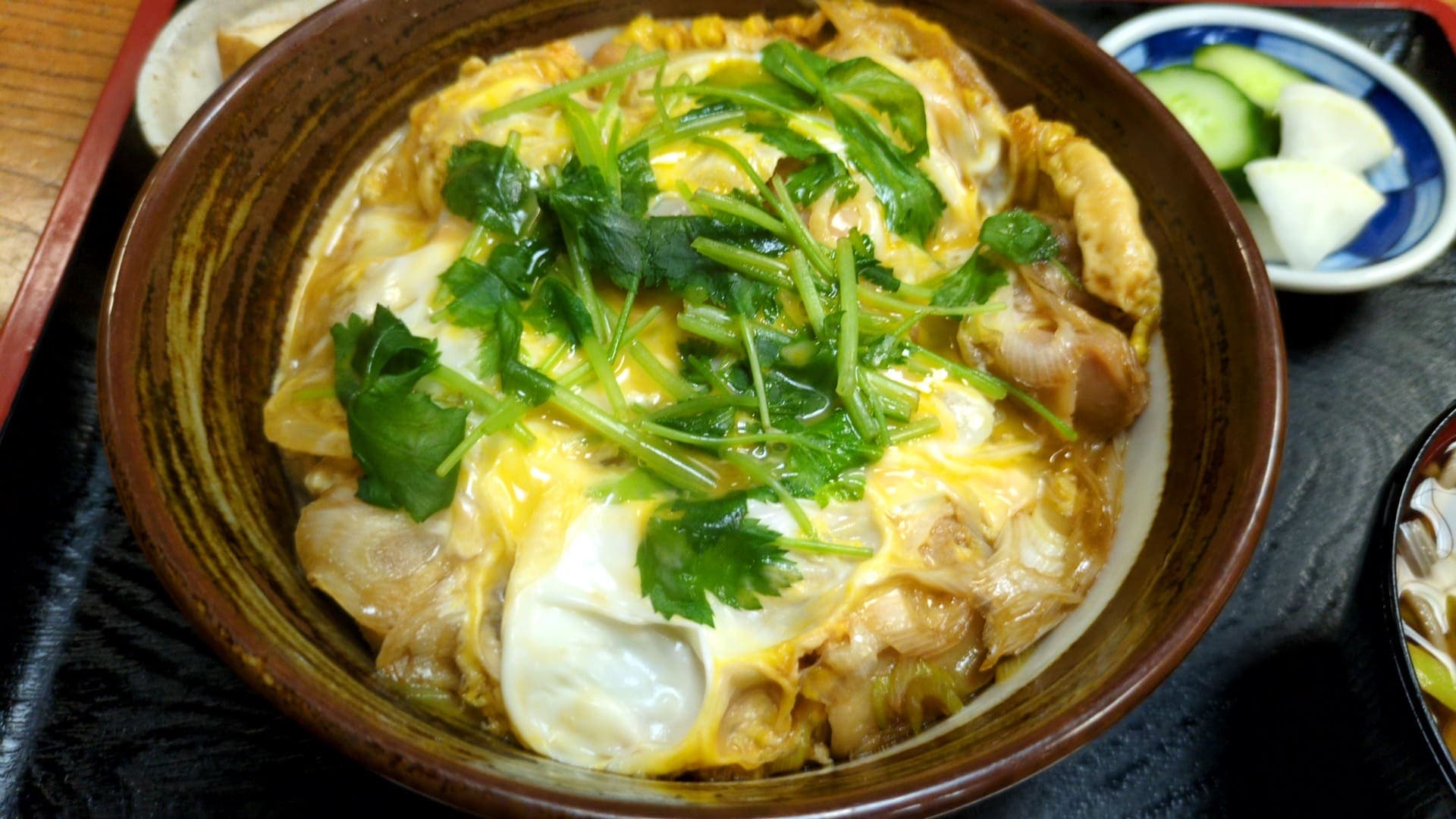 鈴乃家 親子丼 食べる1
