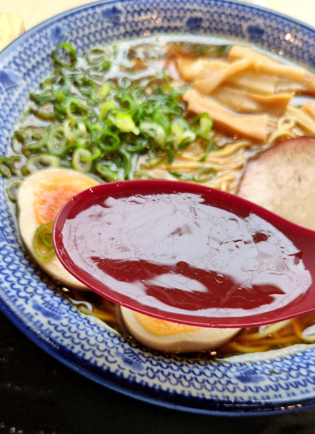 牧之原サービスエリア下り 焼津かつおラーメン　食べる１
