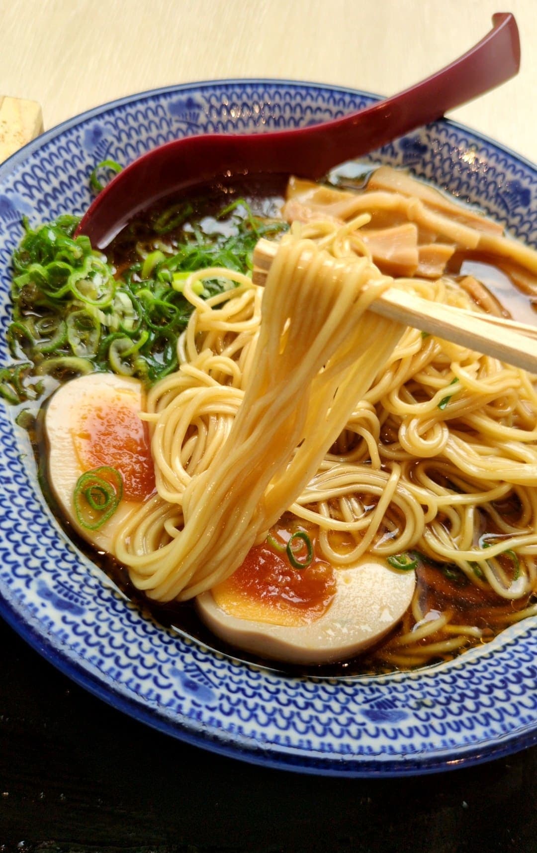 牧之原サービスエリア下り 焼津かつおラーメン　食べる２