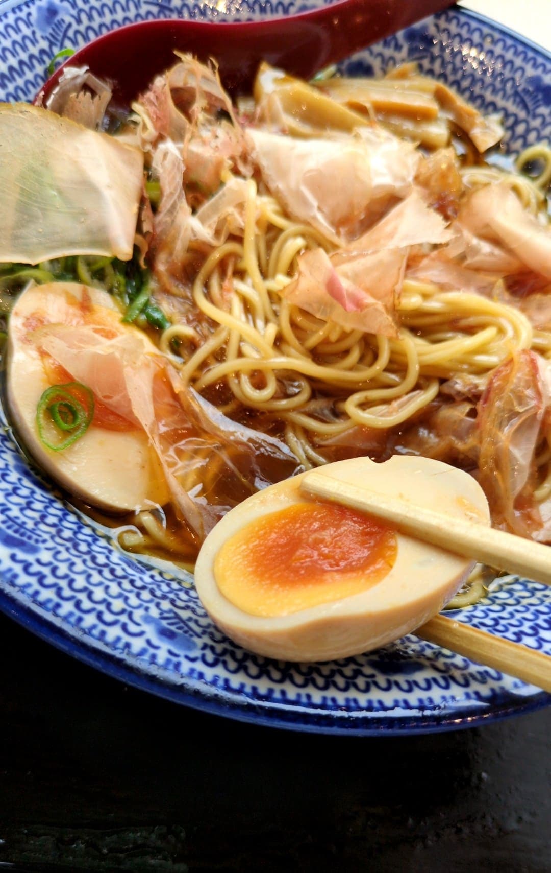 牧之原サービスエリア下り 焼津かつおラーメン 食べる４