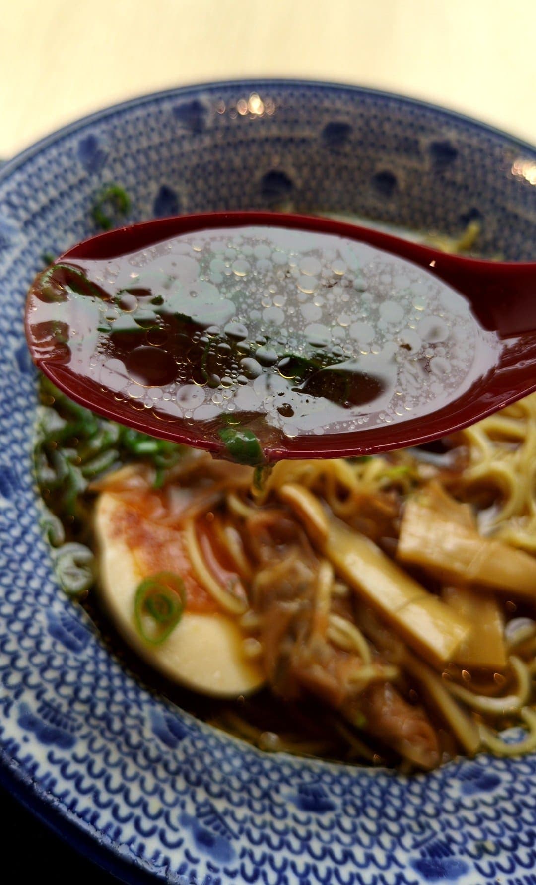 牧之原サービスエリア下り 焼津かつおラーメン　スープいただく