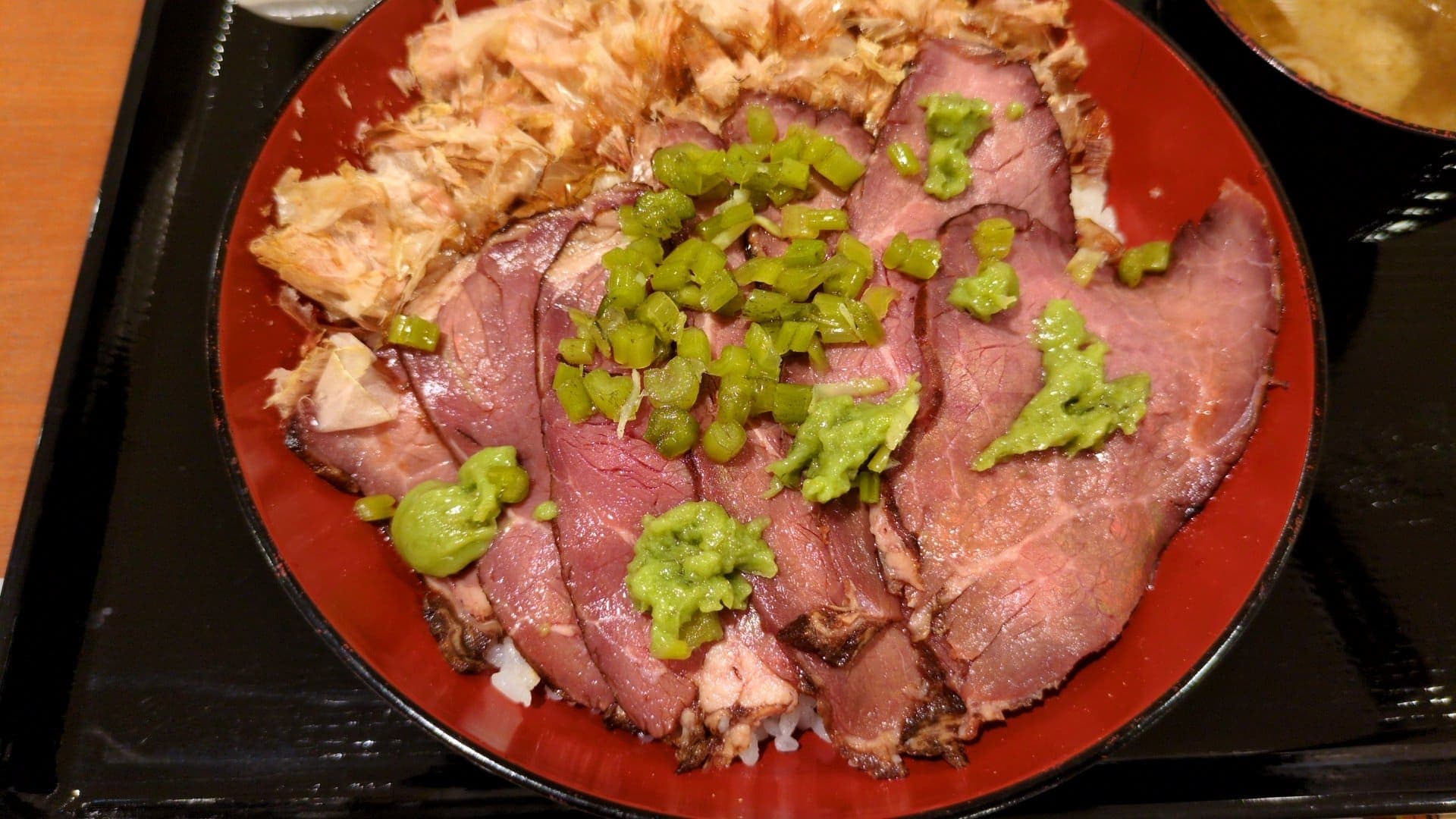 EXPASA浜名湖 わさびビーフ丼 食べる