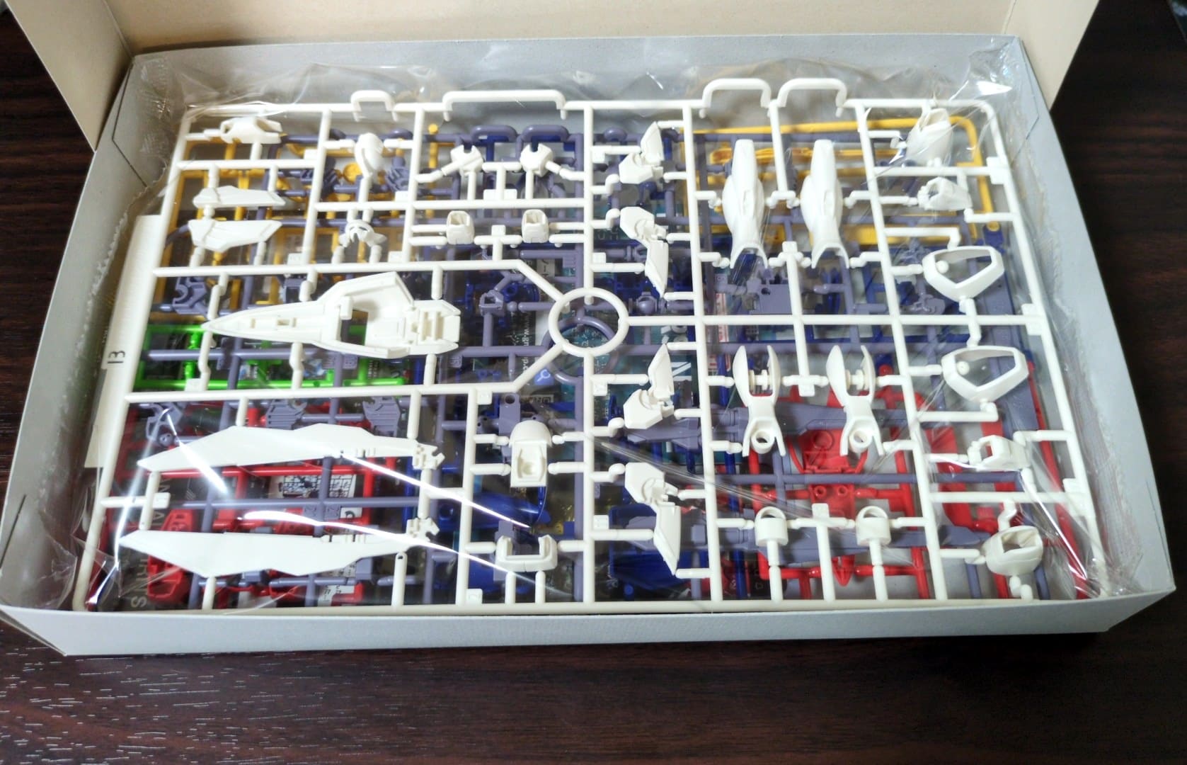 EG「1/144 ウイングガンダム」組み立てる　開封