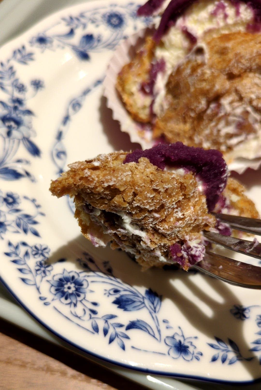 ドトール　沖縄県産紅芋のシューモンブラン　食べる３