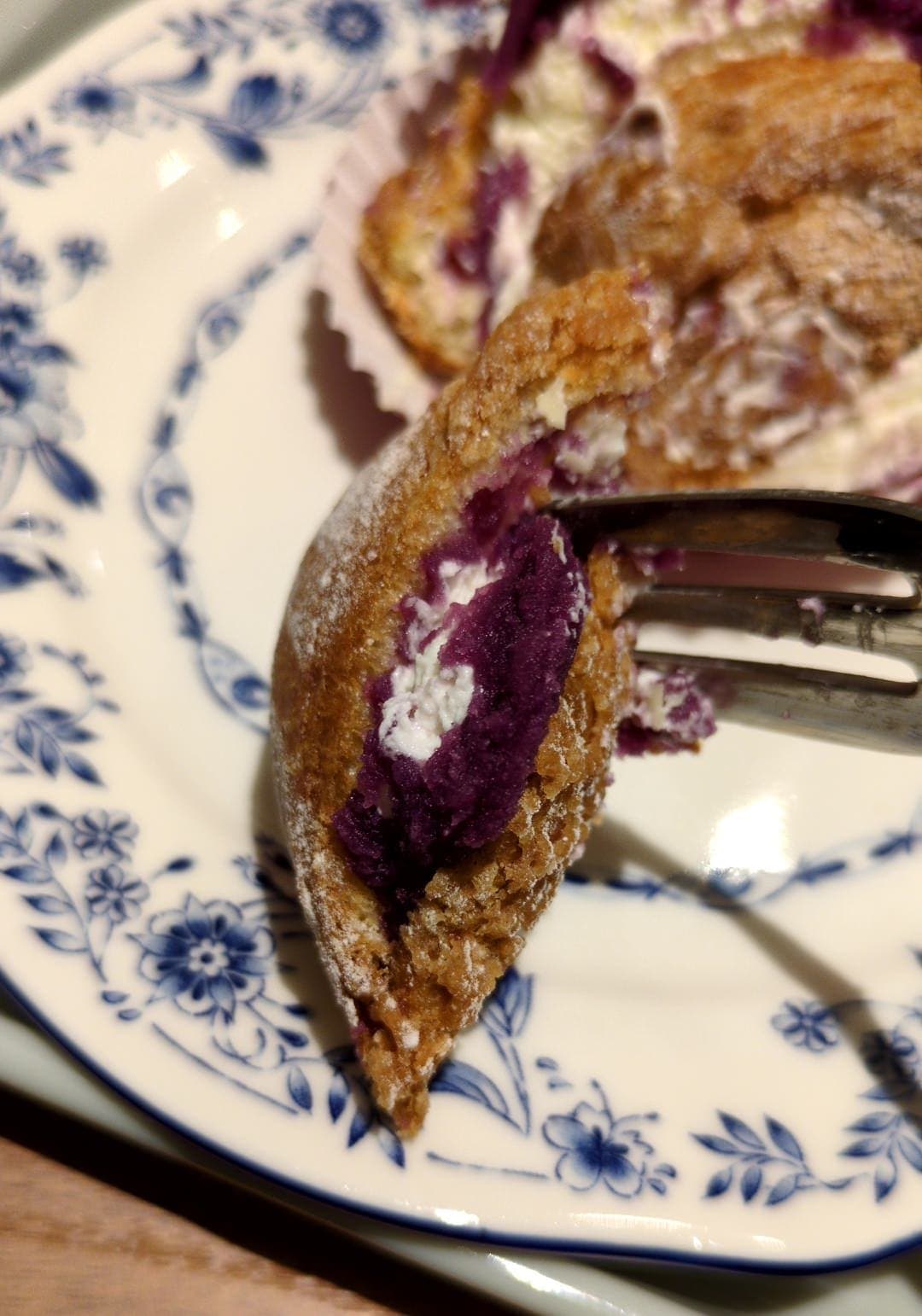 ドトール　沖縄県産紅芋のシューモンブラン　食べる５