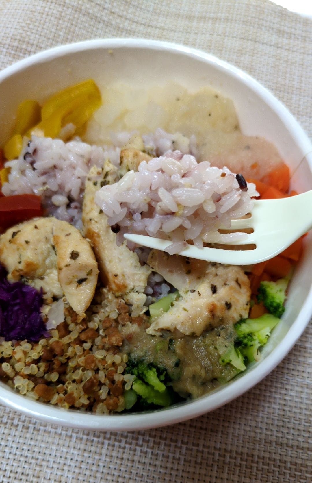 無印良品の冷凍プレート「1/3日分の野菜を使った雑穀ごはん」 食べる2