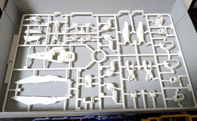 EG「1/144 ウイングガンダム」組み立てる Bパーツ