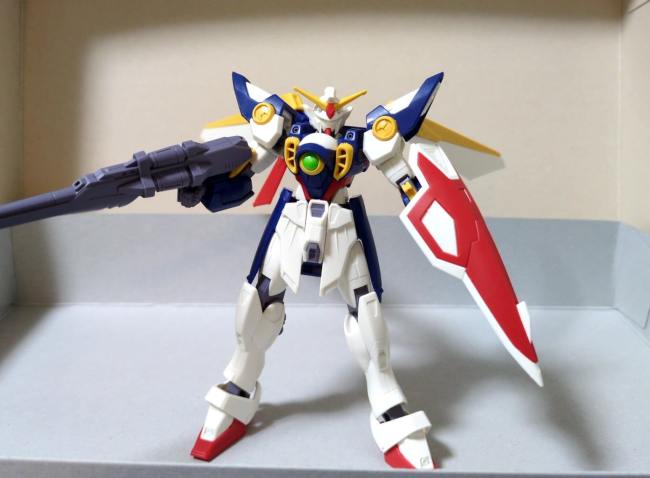 EG「1/144 ウイングガンダム」組み立てる ポーズ
