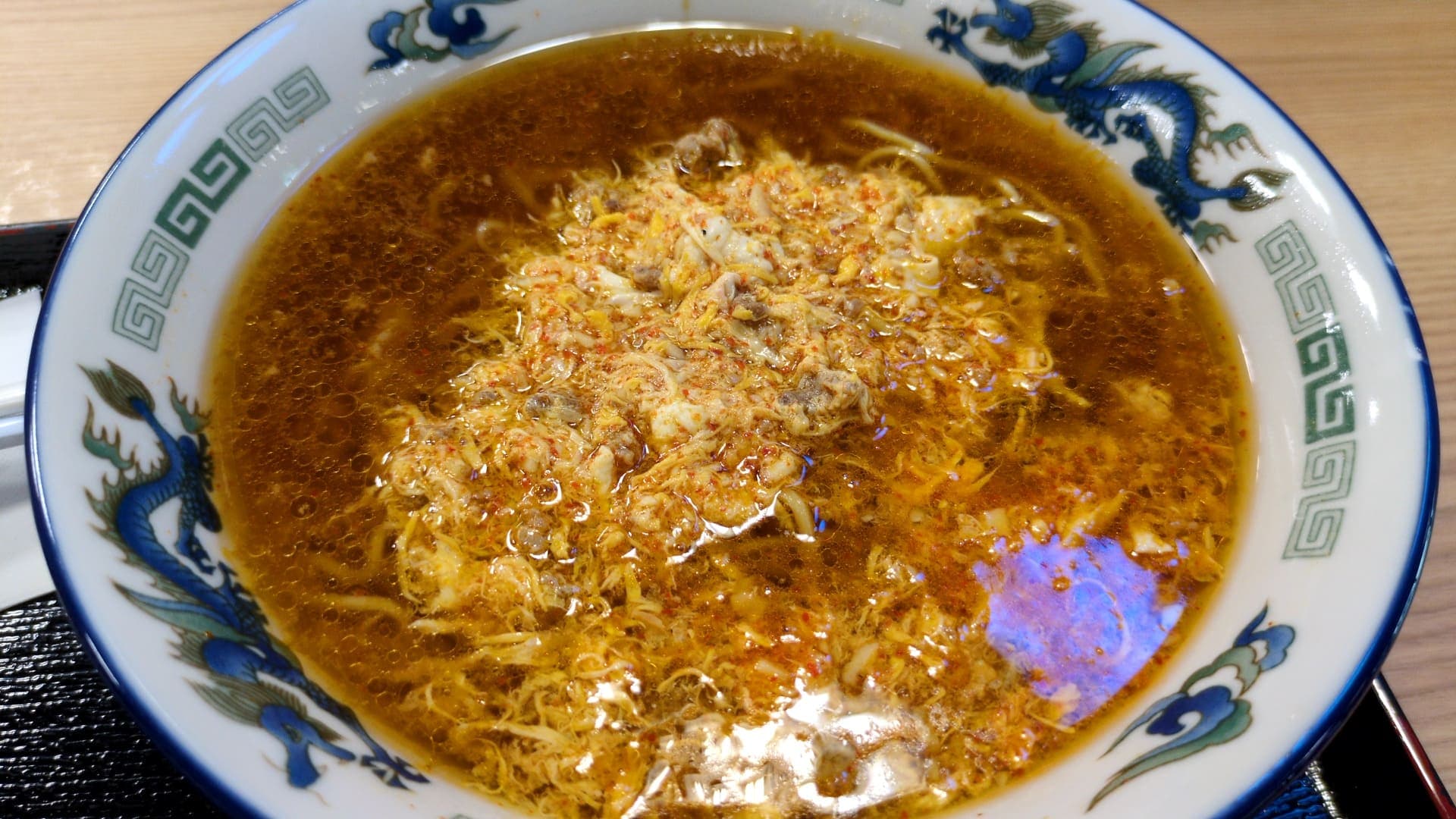 大黒パーキングエリア　旨辛ラーメン　食べる１