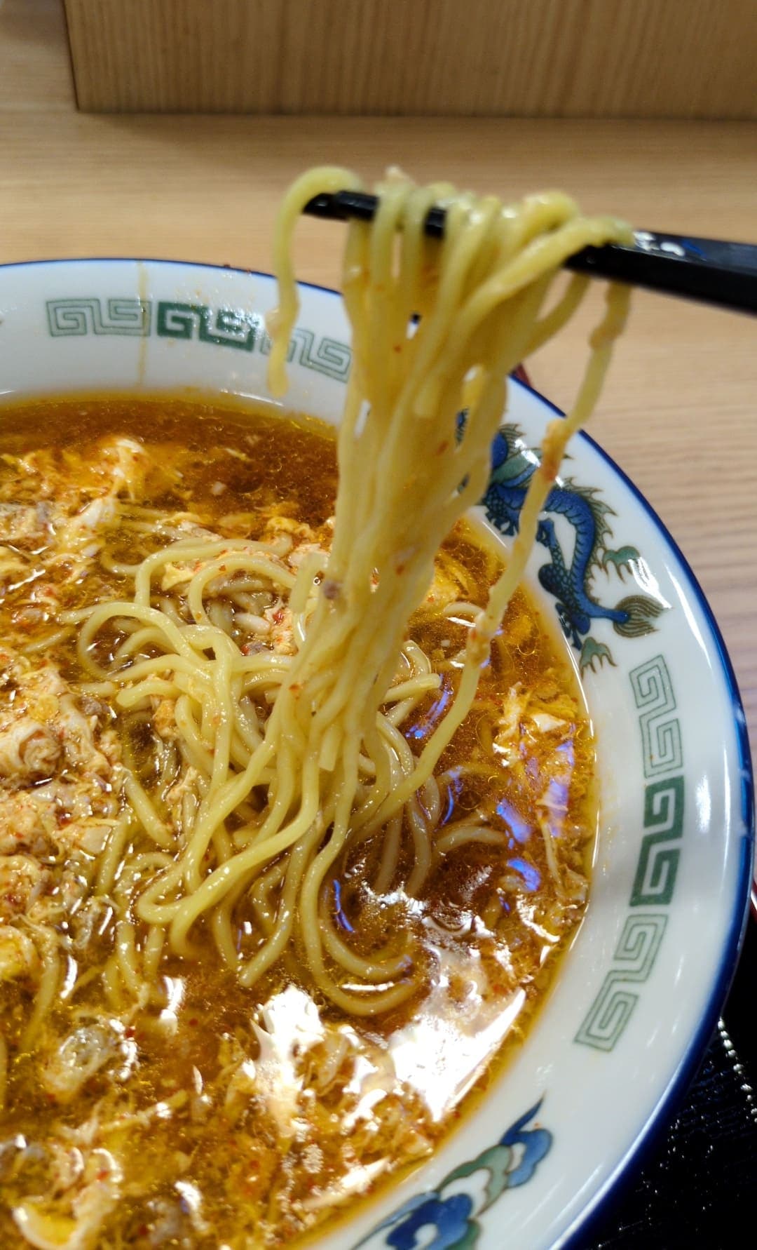 大黒パーキングエリア　旨辛ラーメン　食べる３