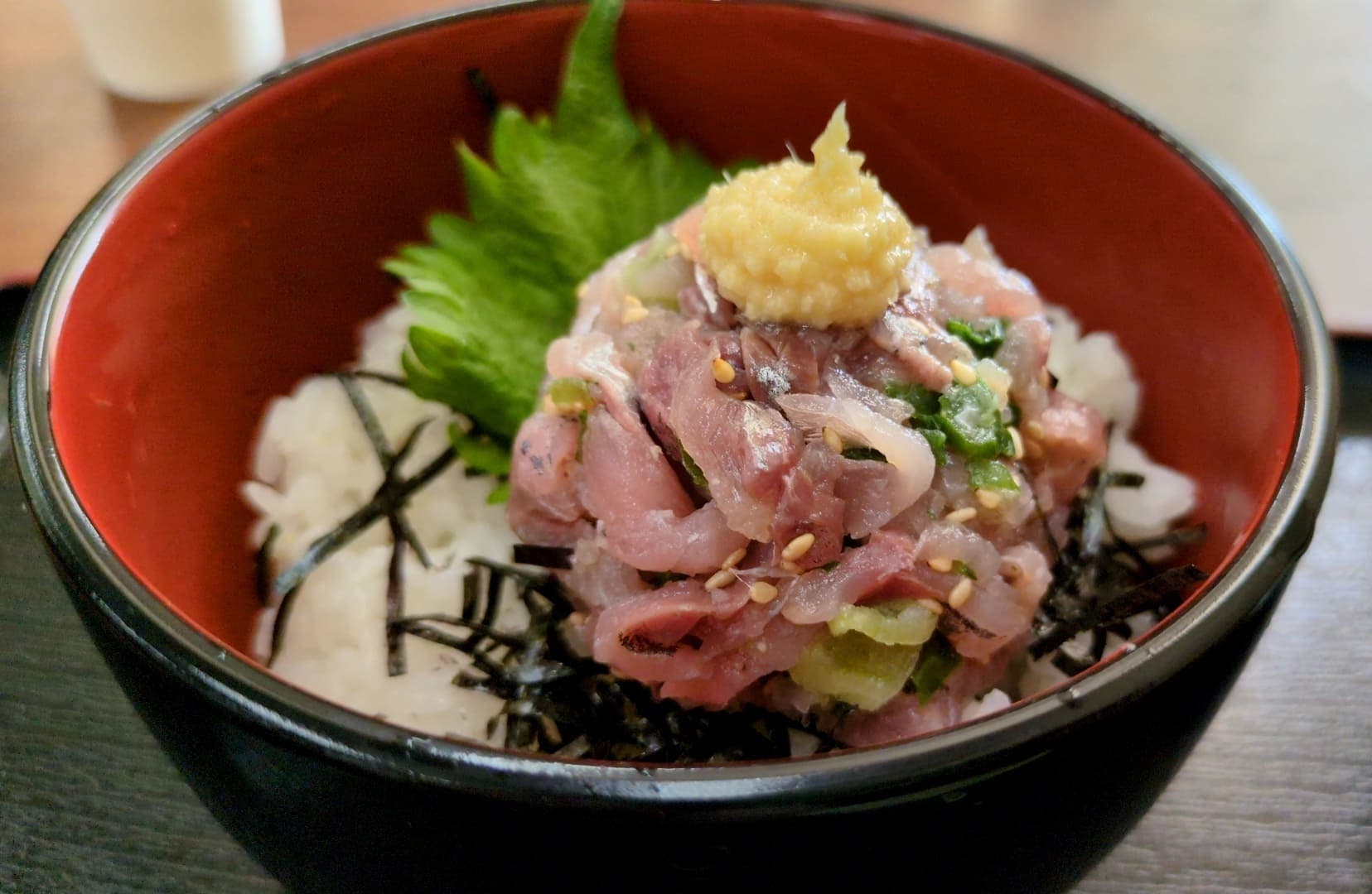 市場の食堂 金目亭で朝定食「鯵のたたき丼」 食べる1