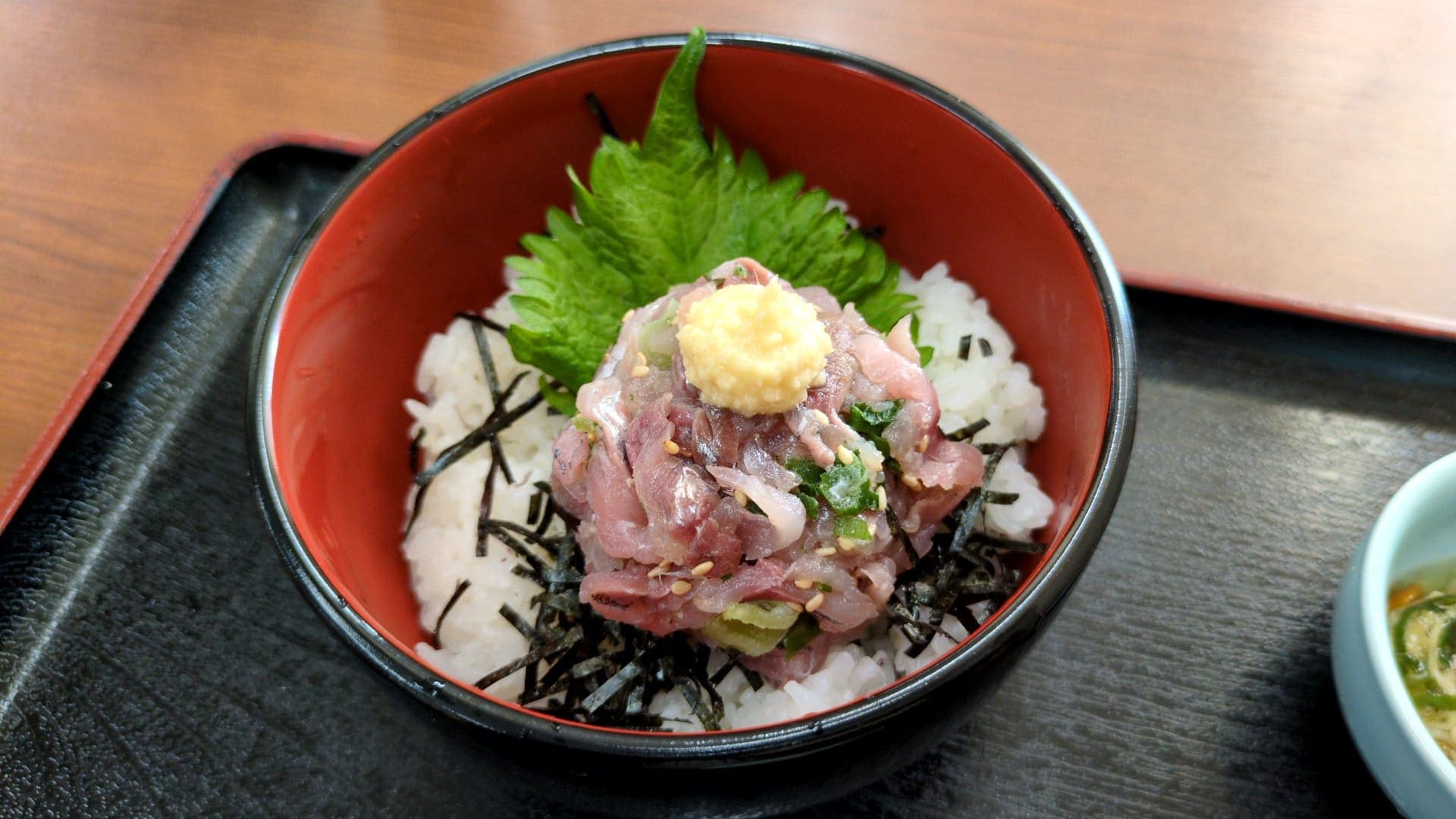 市場の食堂 金目亭で朝定食「鯵のたたき丼」 食べる2