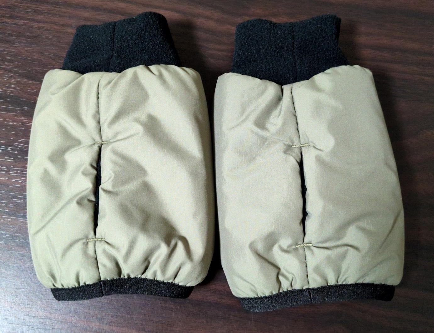 無印良品　吸湿発熱中わた 表面撥水 ハンドウォーマー　スリット