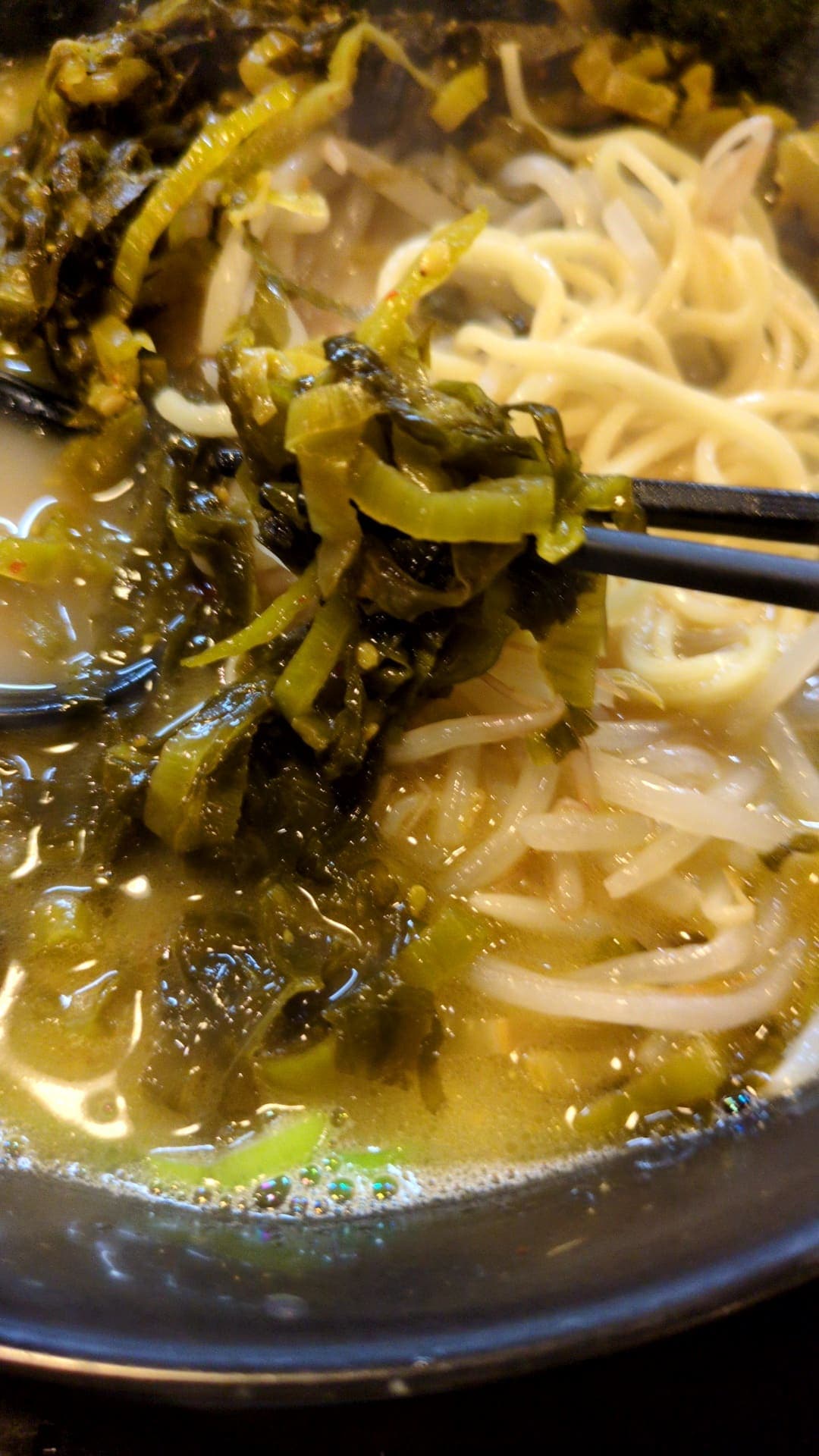 ラーメン道楽　高菜ラーメン　食べる１