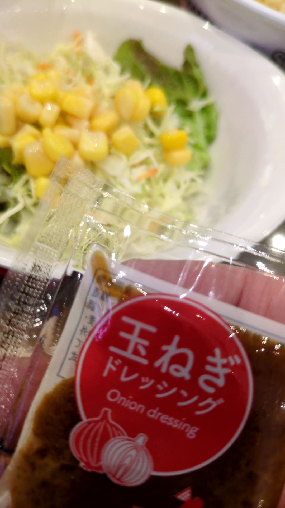 スガキヤ　ラーメン＋五目ごはん・サラダセット　サラダ食べる１