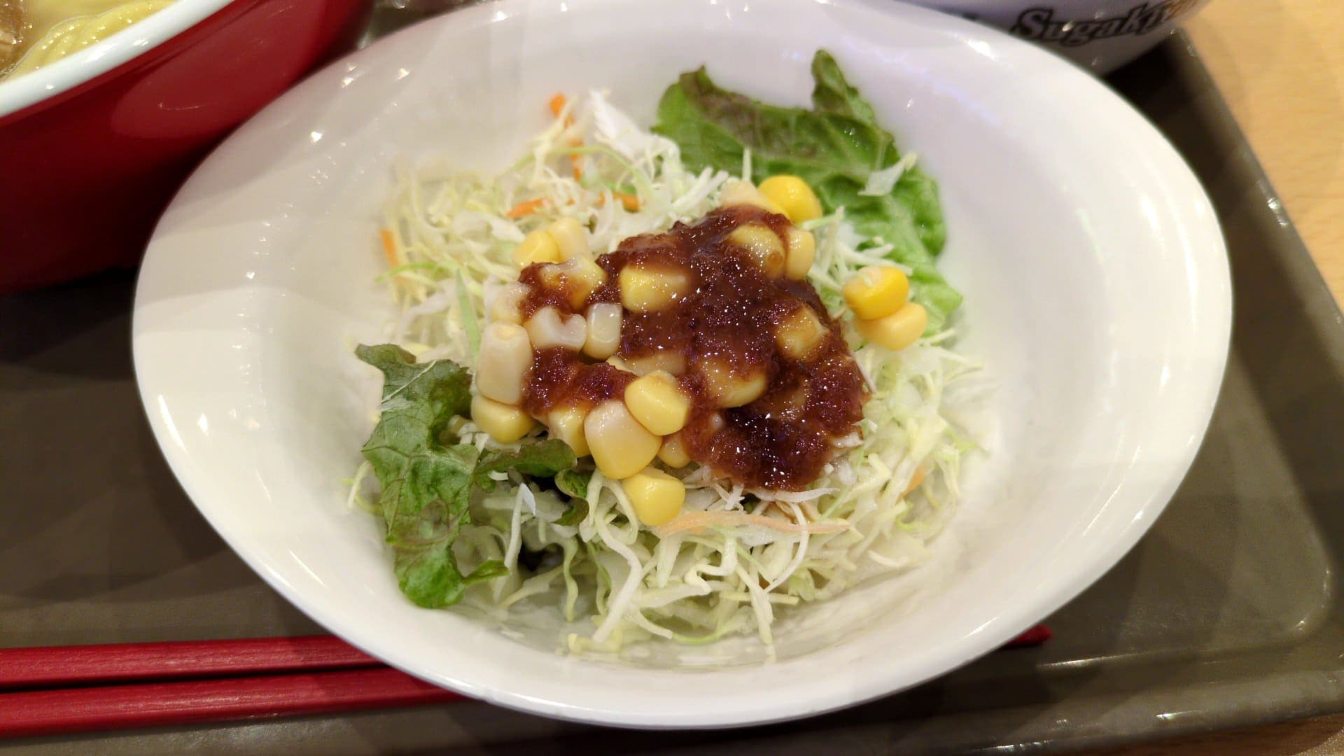 スガキヤ　ラーメン＋五目ごはん・サラダセット サラダ食べる２