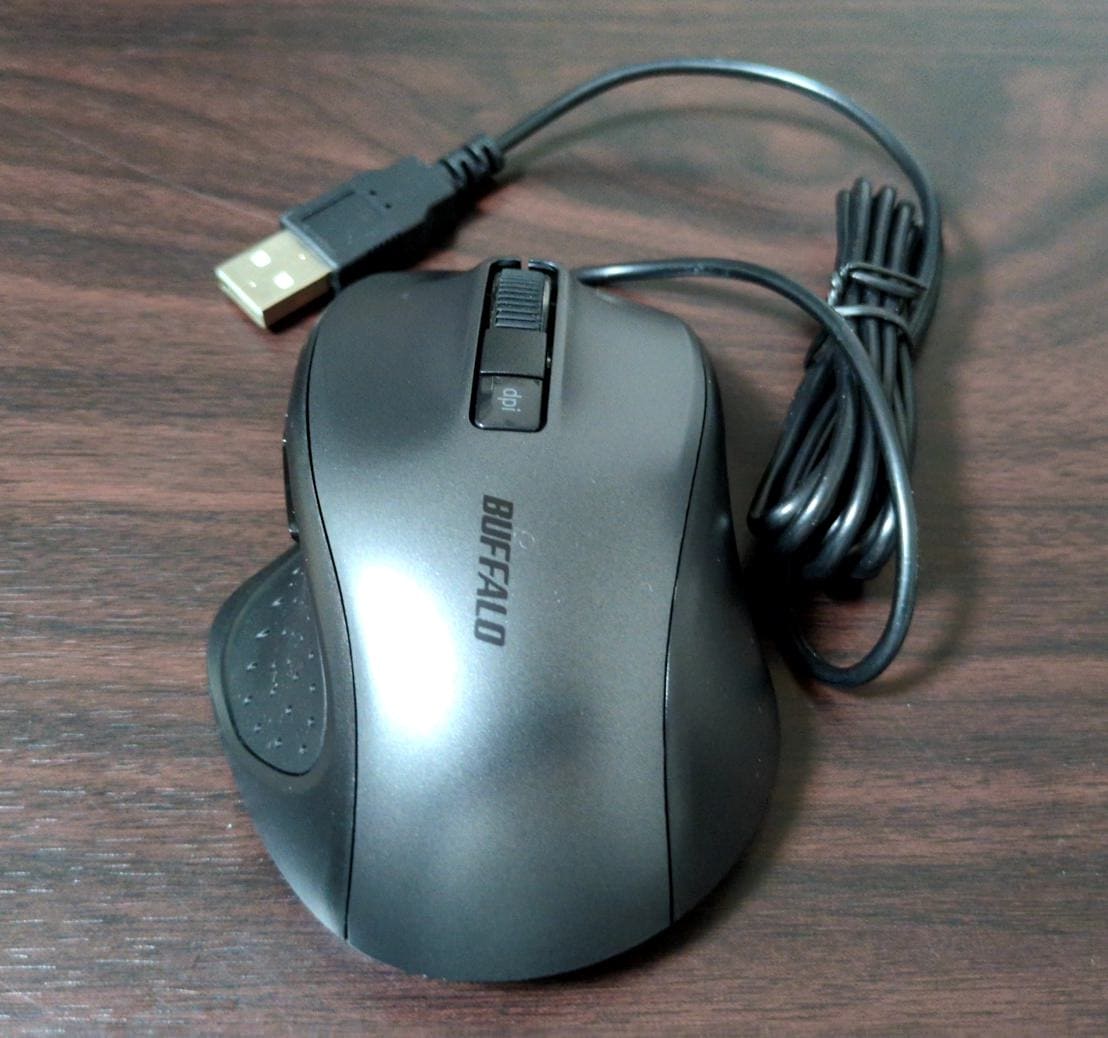 BUFFALOの有線マウス「BSMBU308」本体