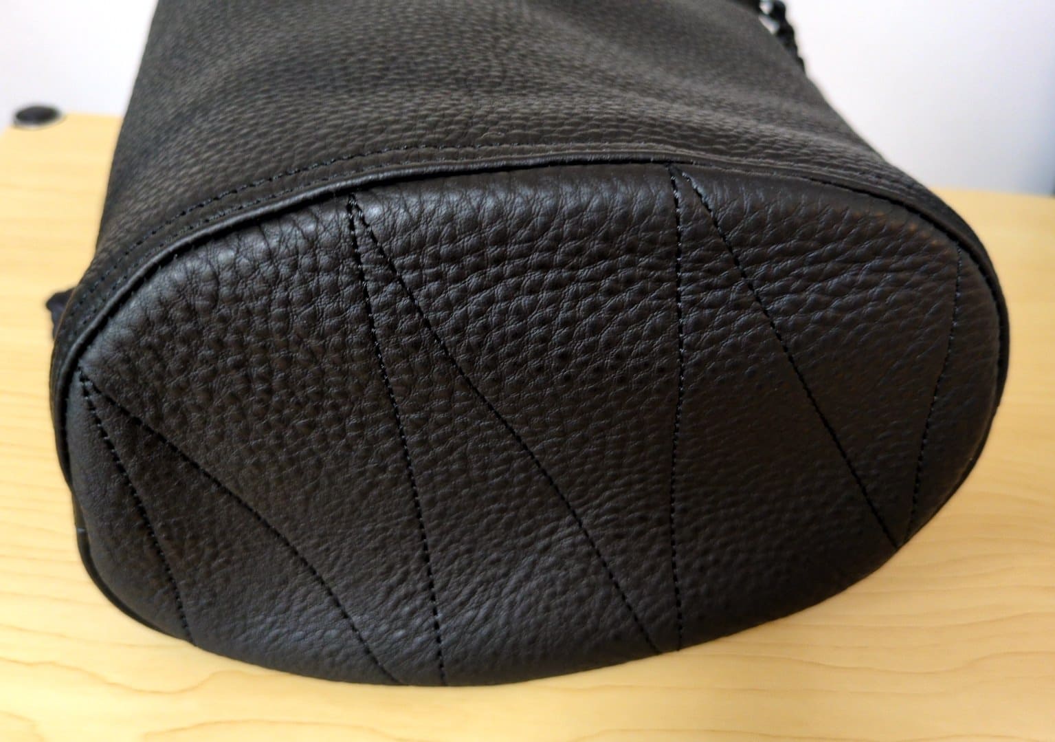 BEAUTY&YOUTHのスタンダード レザー パース　背面