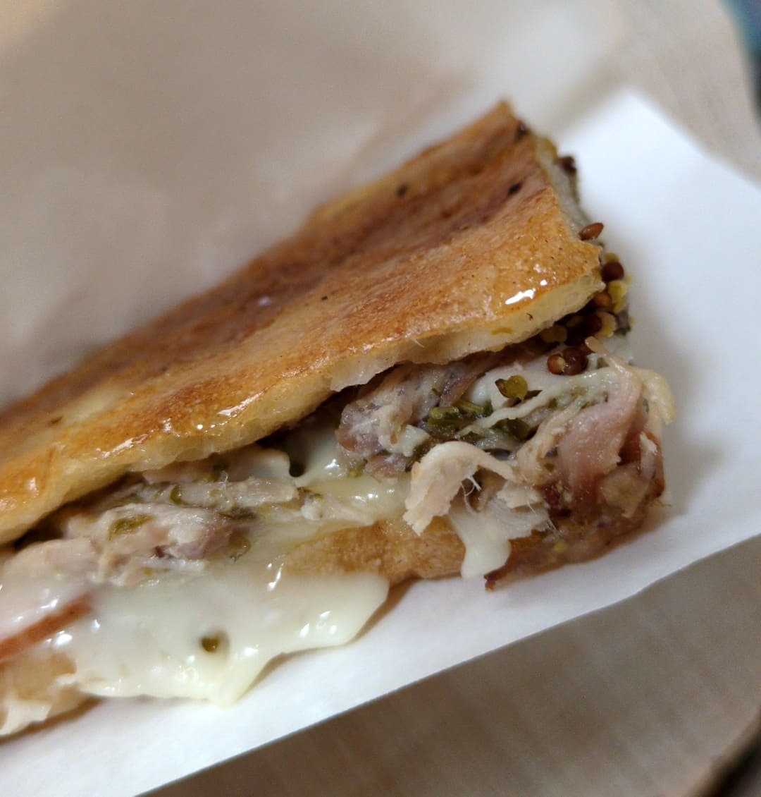 PAN 蒲田のキューバサンド　食べる３