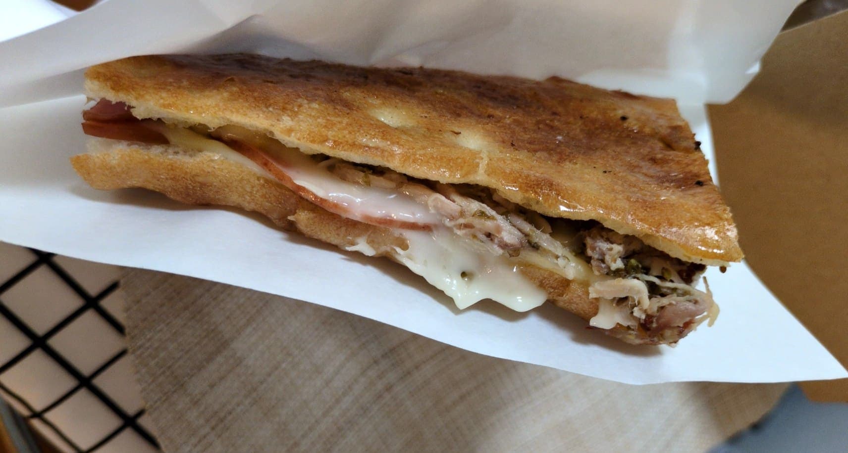 PAN 蒲田のキューバサンド　食べる１