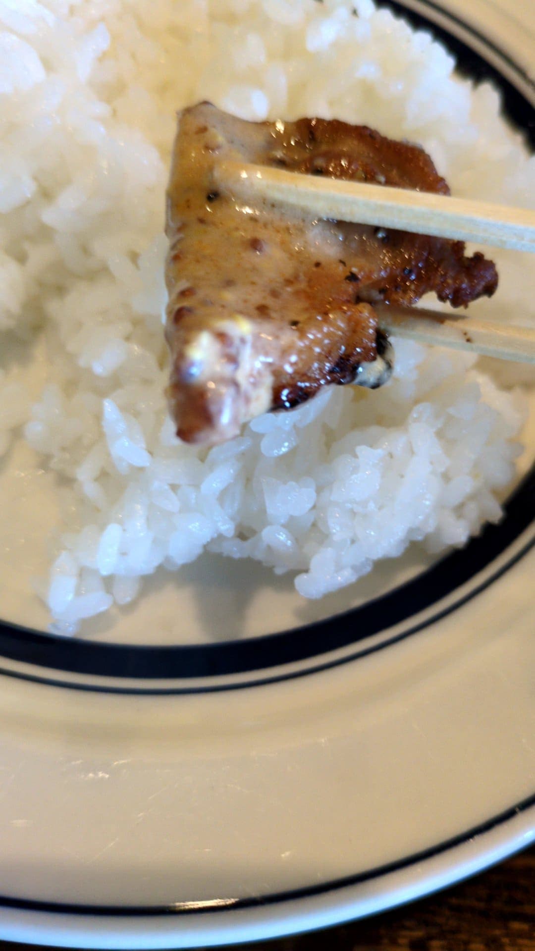 喫茶モーニング　ポークソテー定食　食べる３