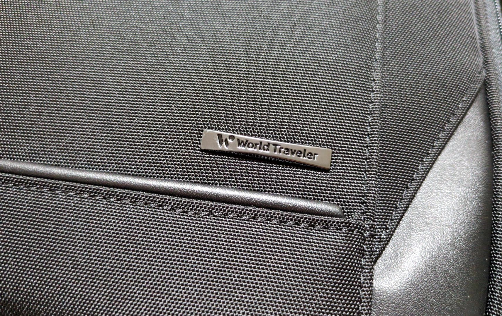 World Traveler ビジネスバッグ（型番65331）　ロゴ