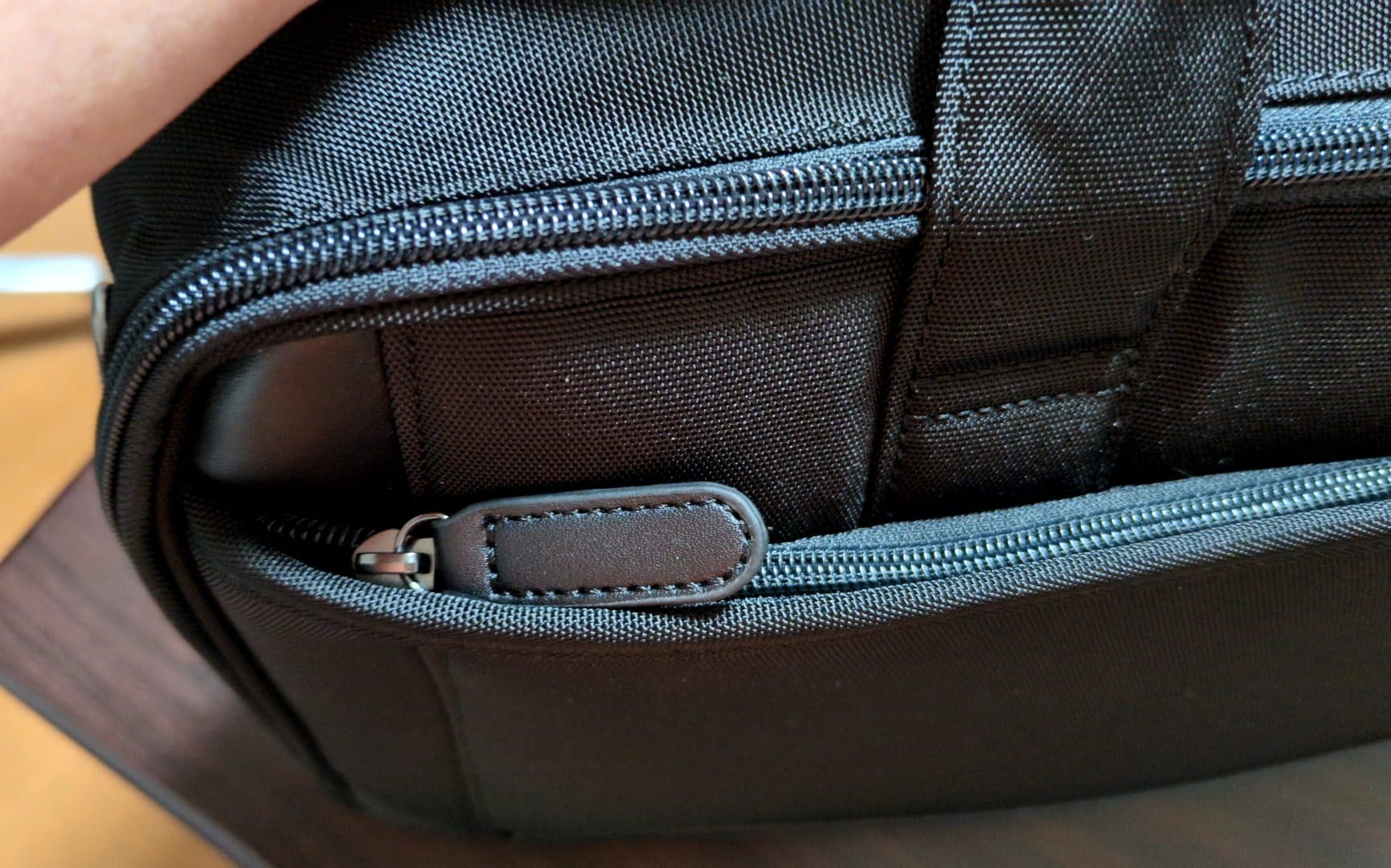 World Traveler ビジネスバッグ(型番65331) 小ポケットファスナー