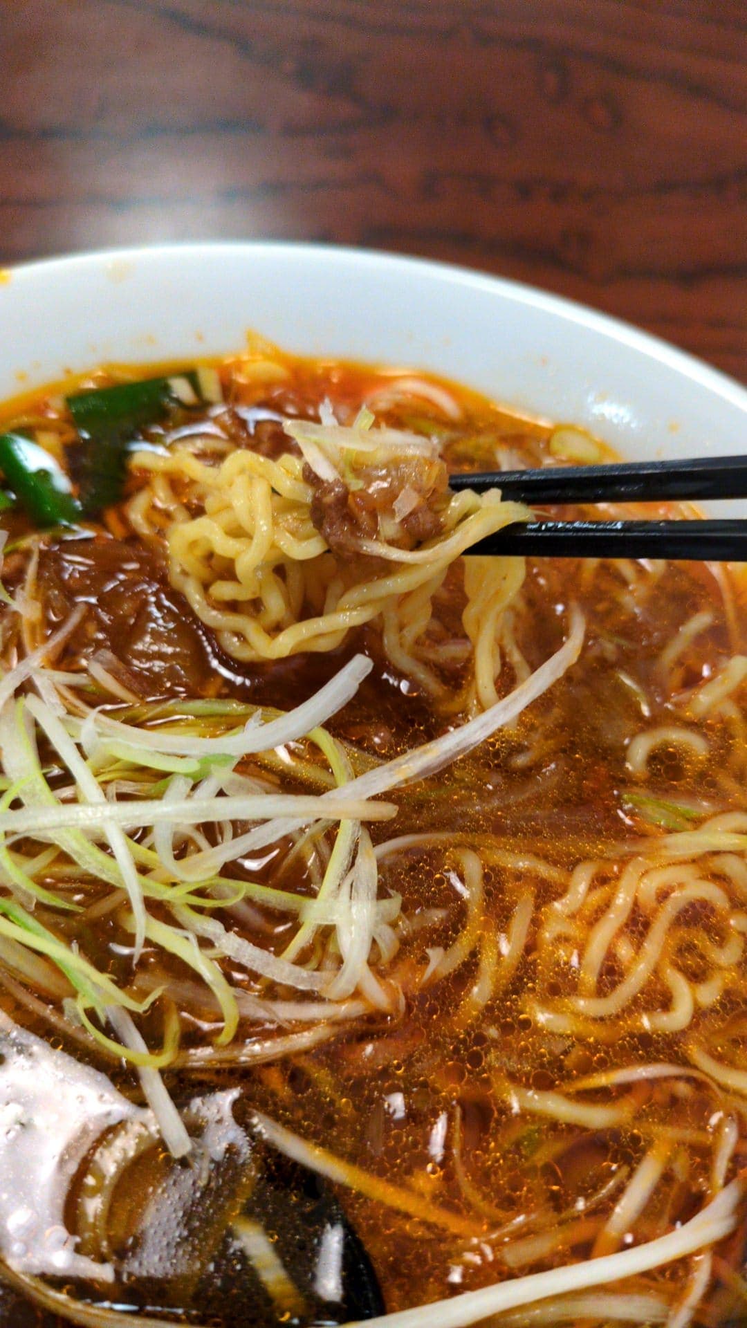 まんまる亭　勝浦タンタンメン　食べる３