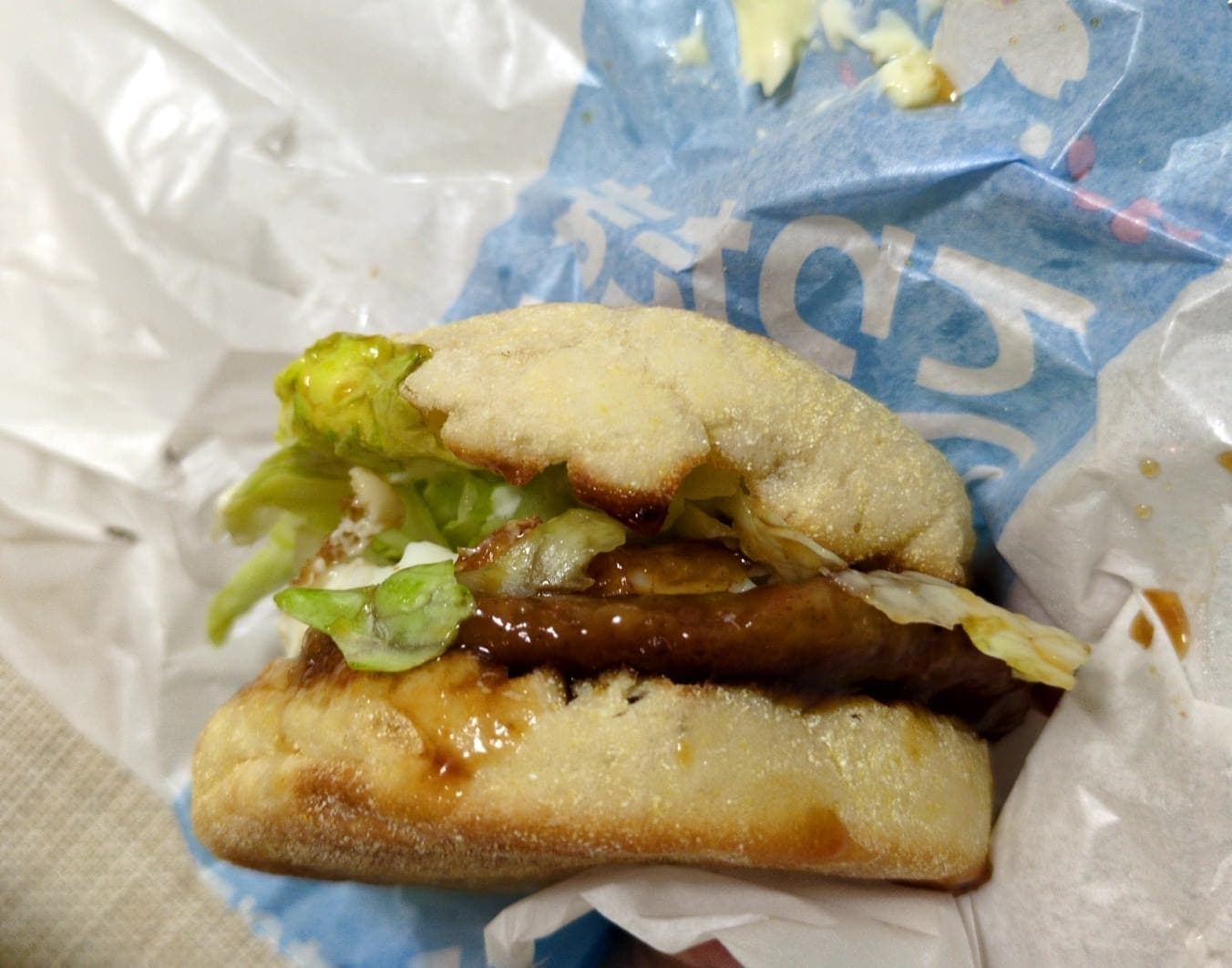 マクドナルド　てりたまマフィンセット　てりたま　食べる１