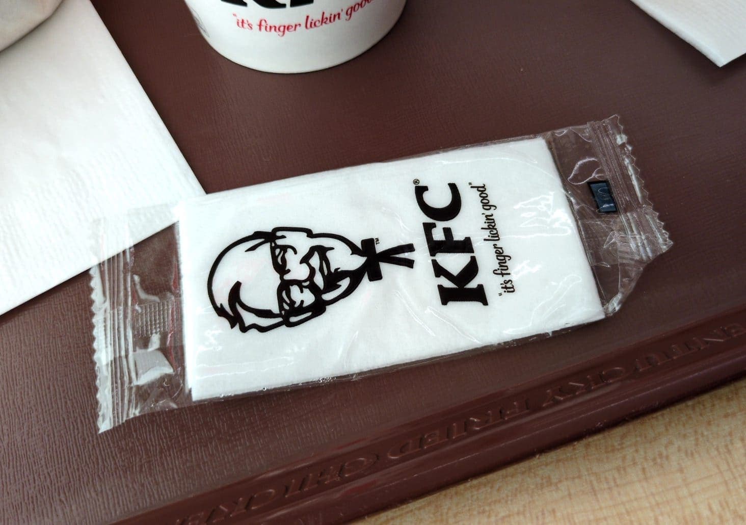 ケンタッキー　チーズチキンフィレバーガーセット　紙おしぼり