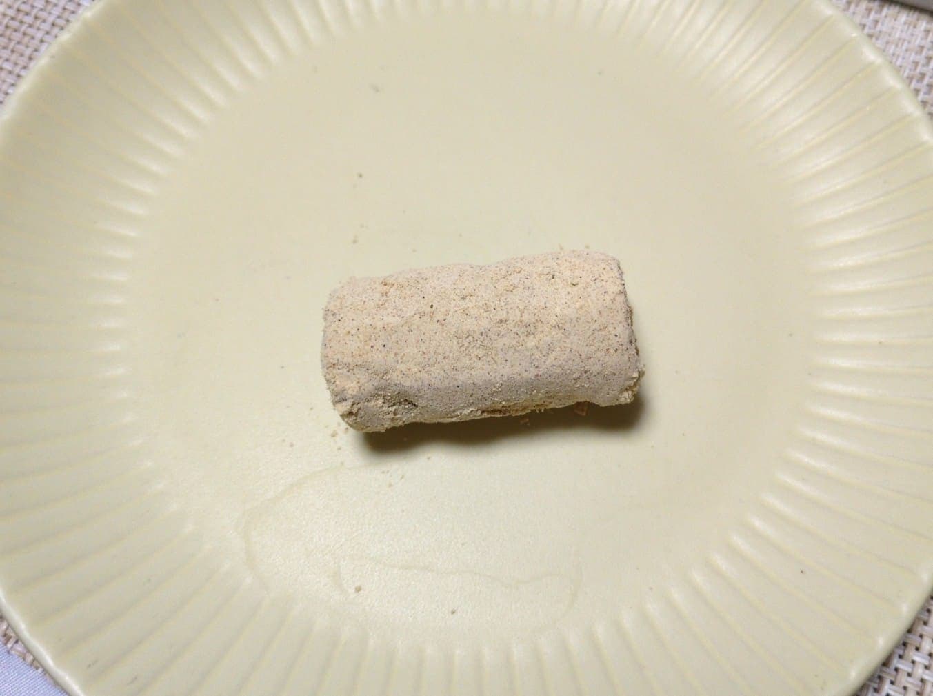 紅葉屋本店　五家宝　食べる３