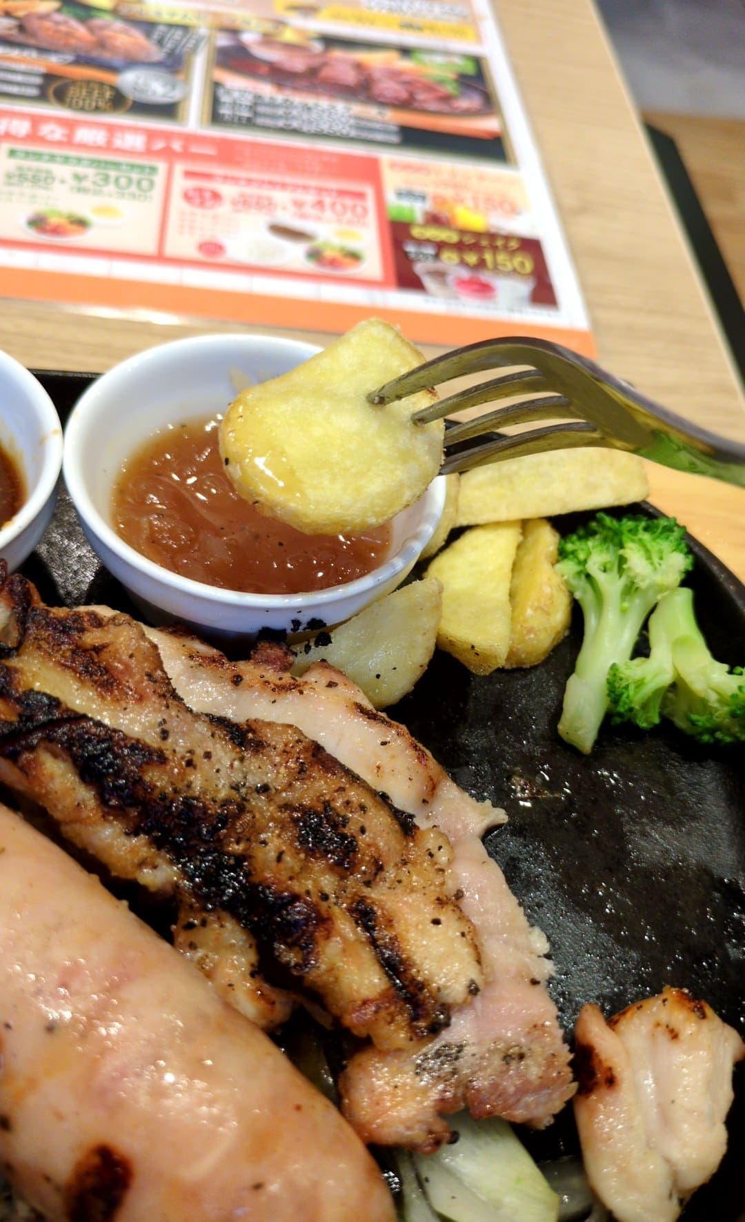 ビッグボーイ　平日ランチメニュー　ミックスグリル　付け合わせ