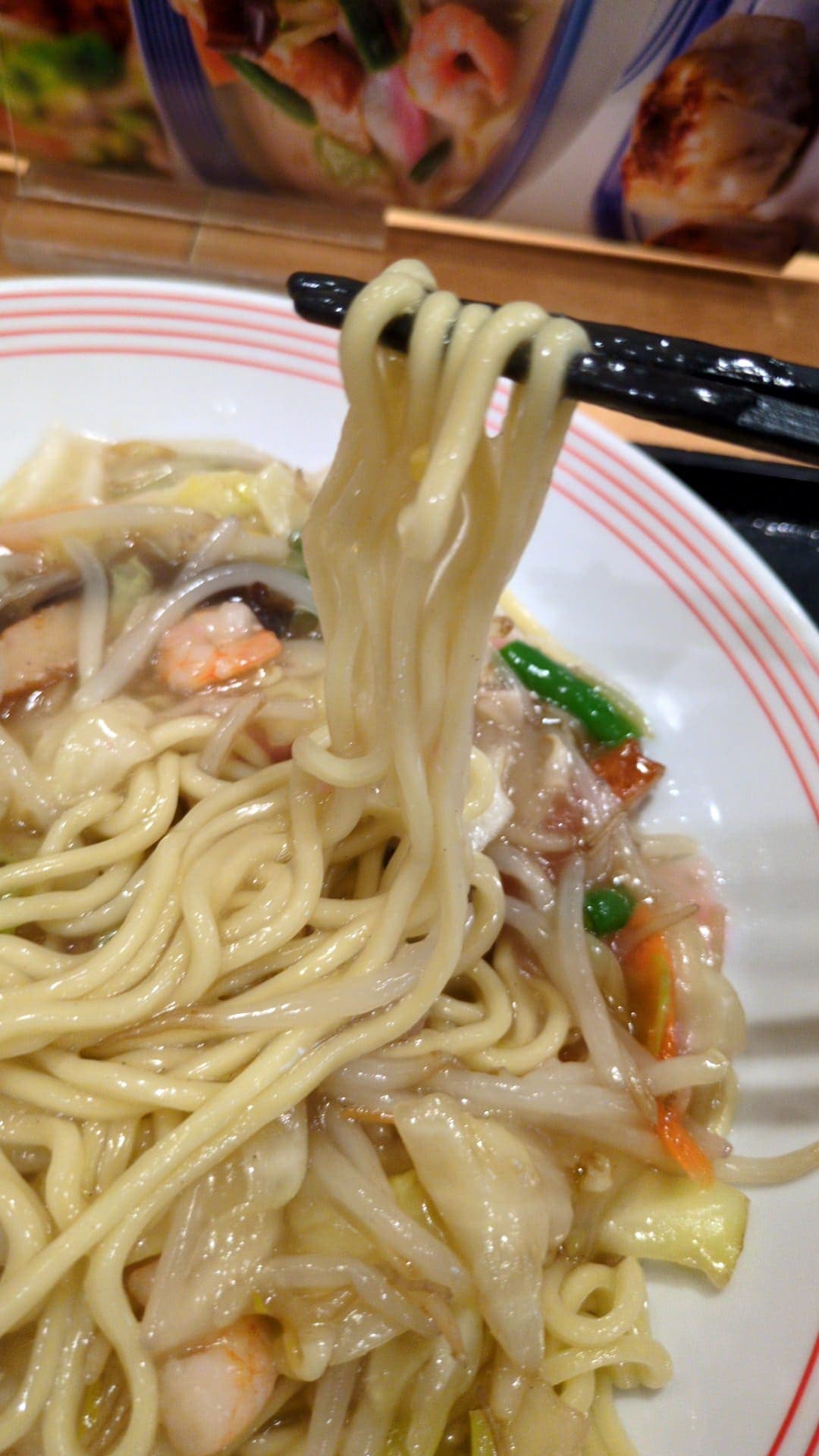 リンガーハット　やわらか太めん皿うどん　食べる１