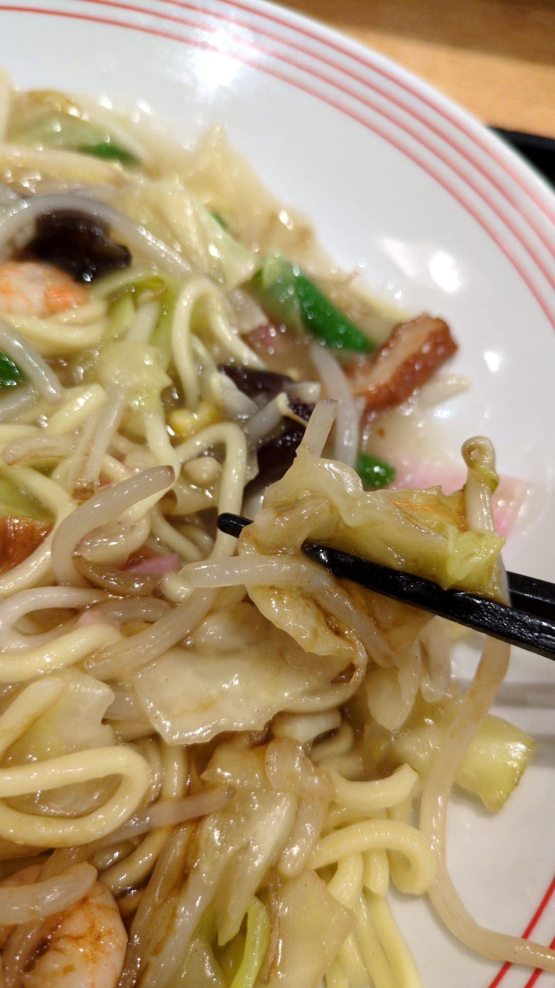 リンガーハット　やわらか太めん皿うどん　食べる５