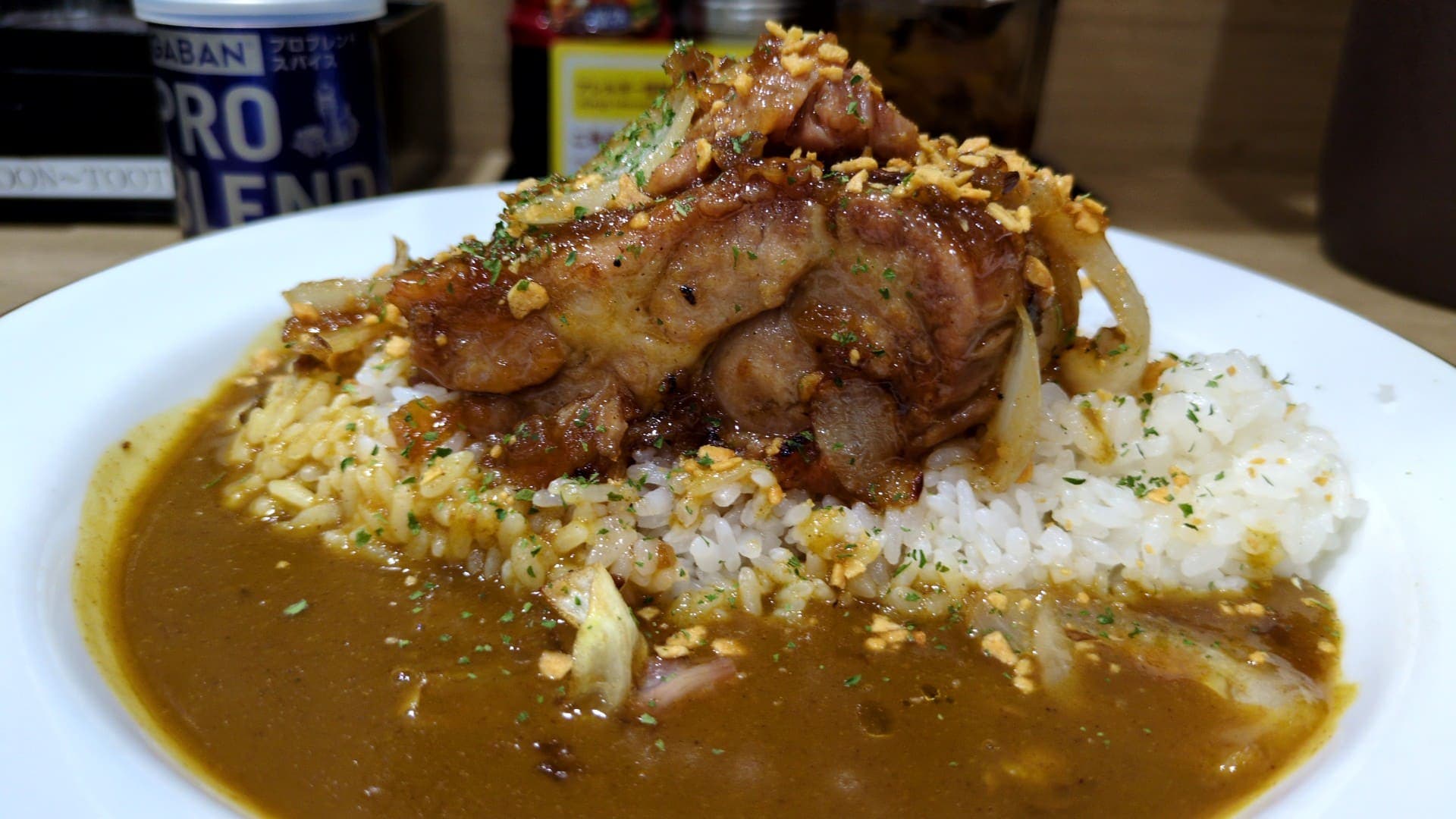 CoCo壱 ホロ肉ドカンと豪快カレー　食べる１