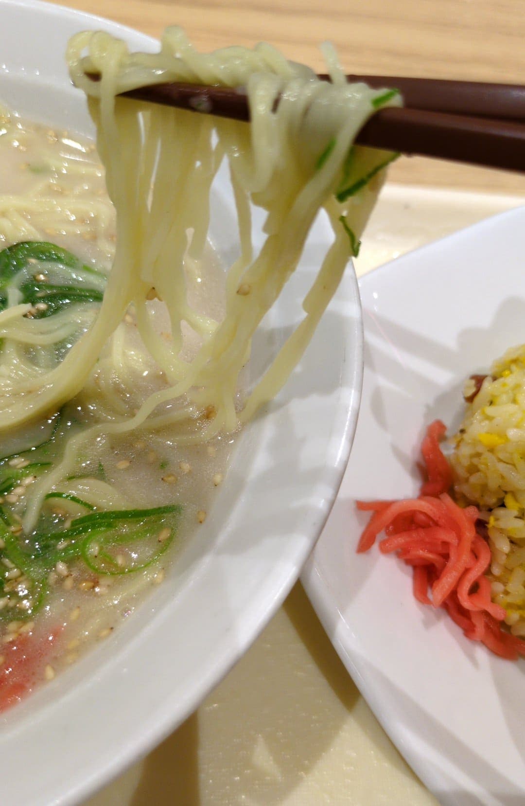 ポッポ　とんこつらーめん＋ミニ炒飯　麺