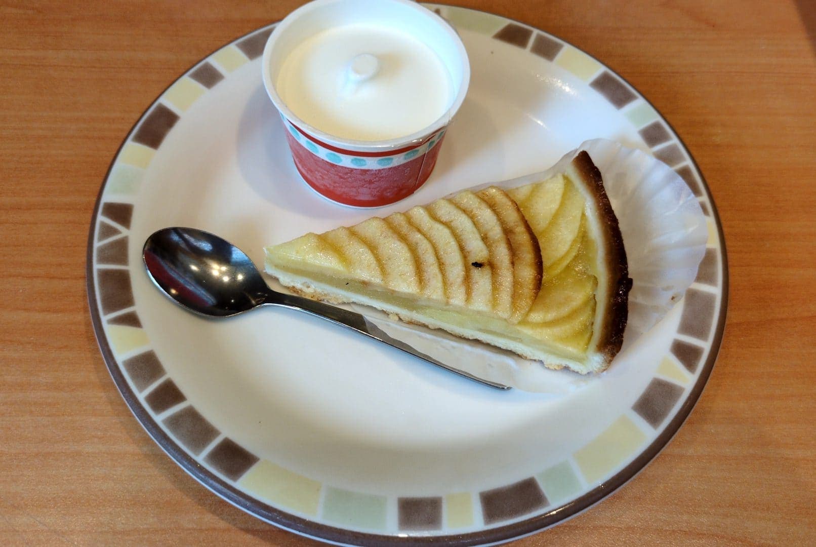 サイゼリヤ　アップルタルト&ジェラート