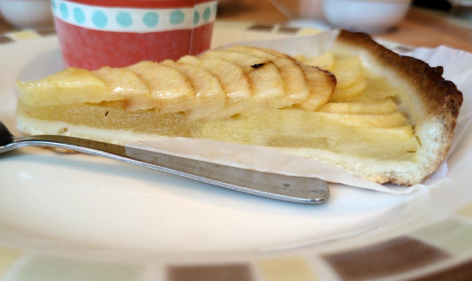サイゼリヤ　アップルタルト&ジェラート食べる１
