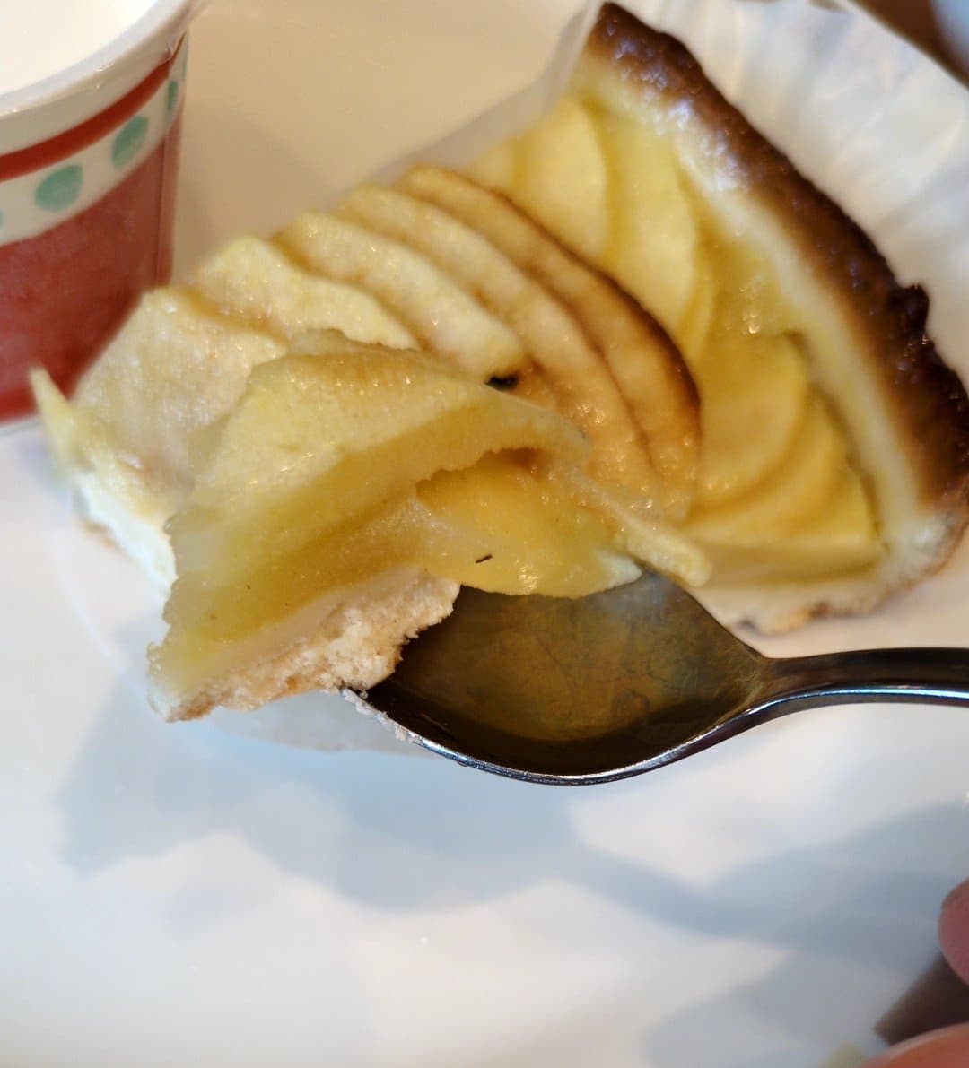 サイゼリヤ　アップルタルト&ジェラート　食べる２
