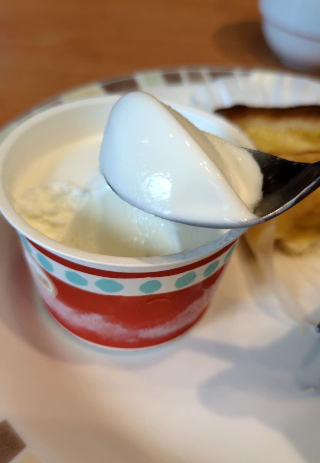 サイゼリヤ　アップルタルト&ジェラート　食べる４