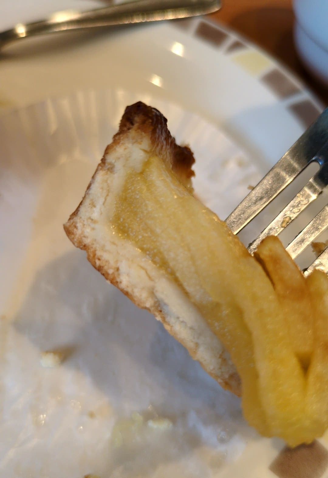 サイゼリヤ　アップルタルト&ジェラート　食べる３