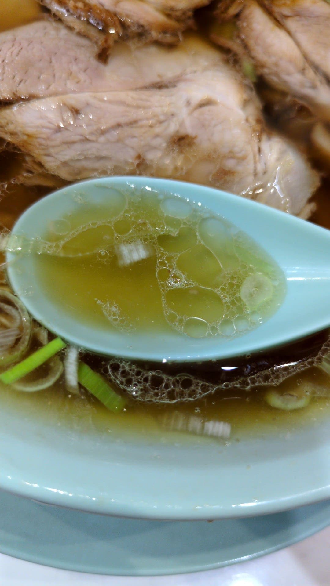 なぎちゃんラーメン　チャーシュー麺　スープ