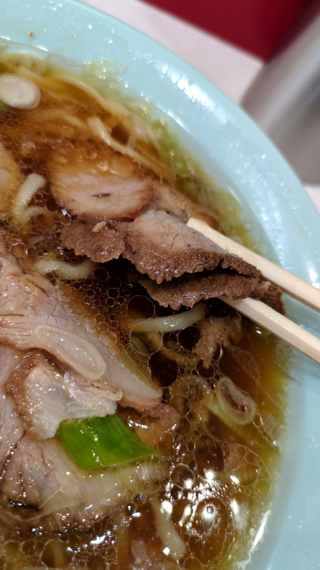 なぎちゃんラーメン チャーシュー麺 食べる3