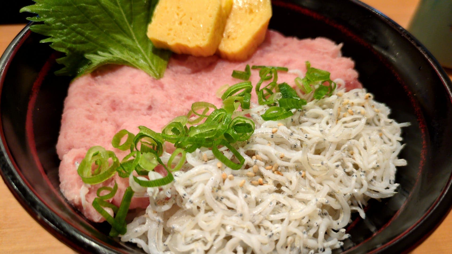 銚子丸　ねぎとろしらす丼　食べる１