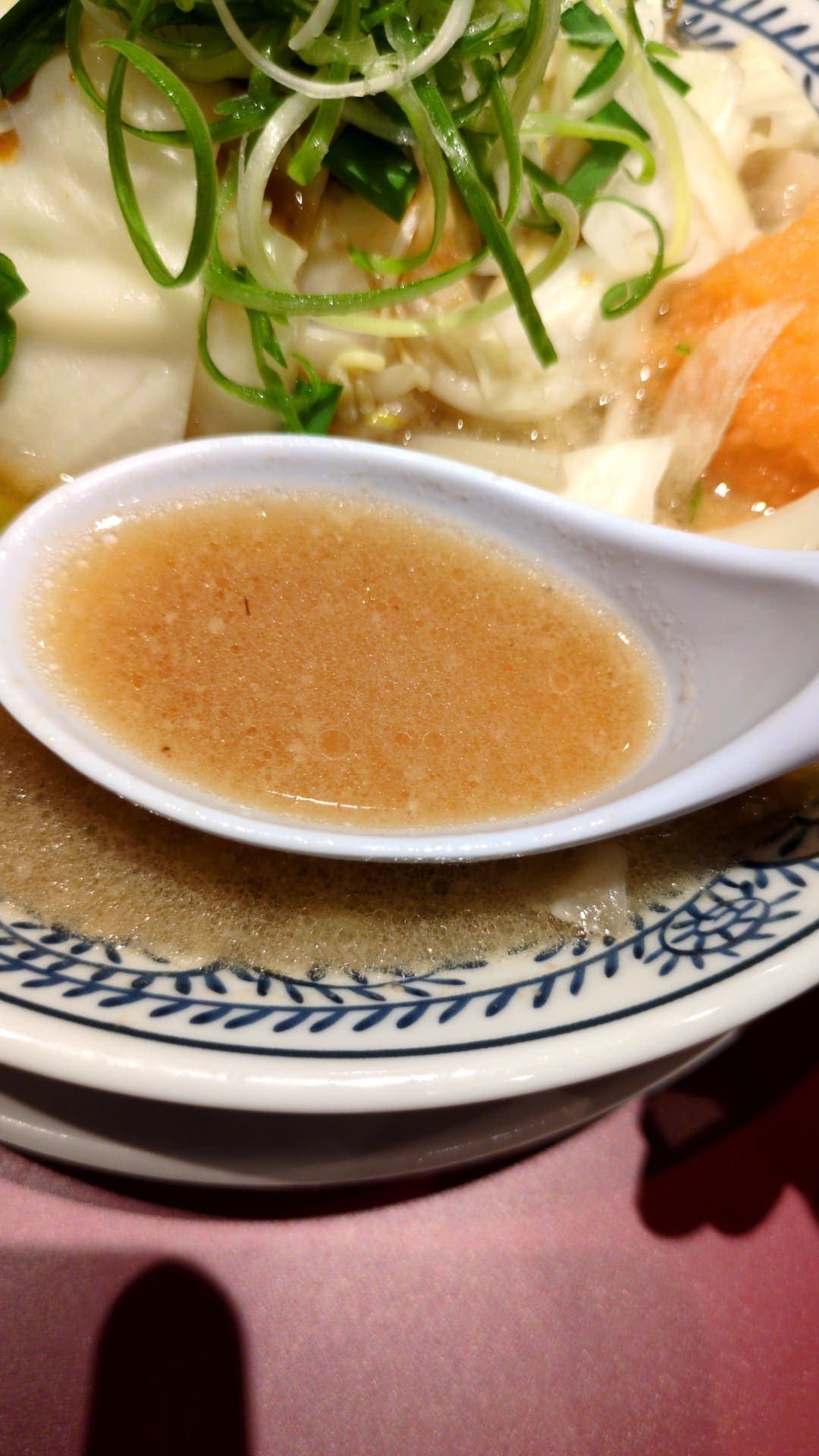丸源ラーメン　野菜肉そば　食べる１