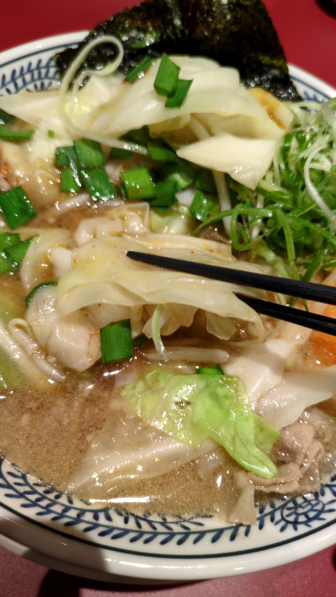 丸源ラーメン　野菜肉そば　食べる２