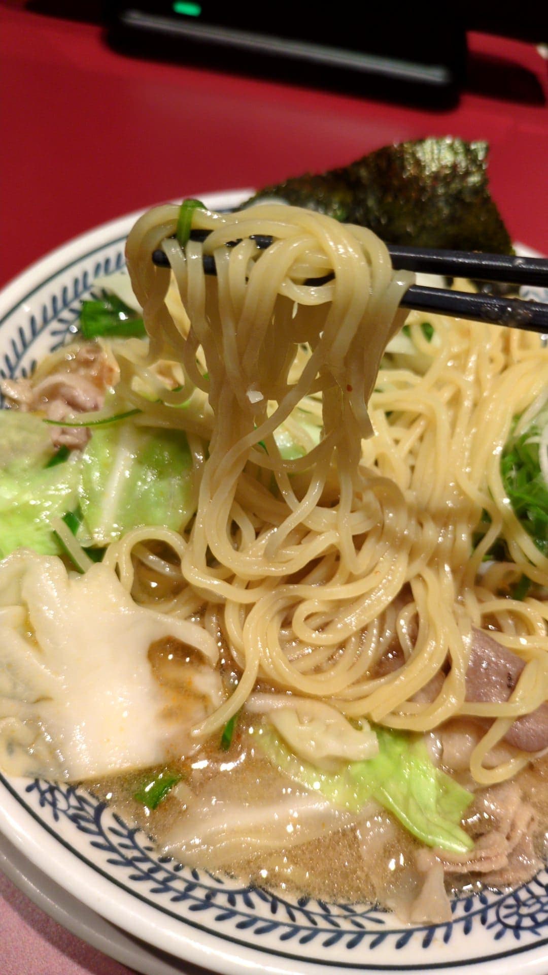 丸源ラーメン　野菜肉そば　食べる３